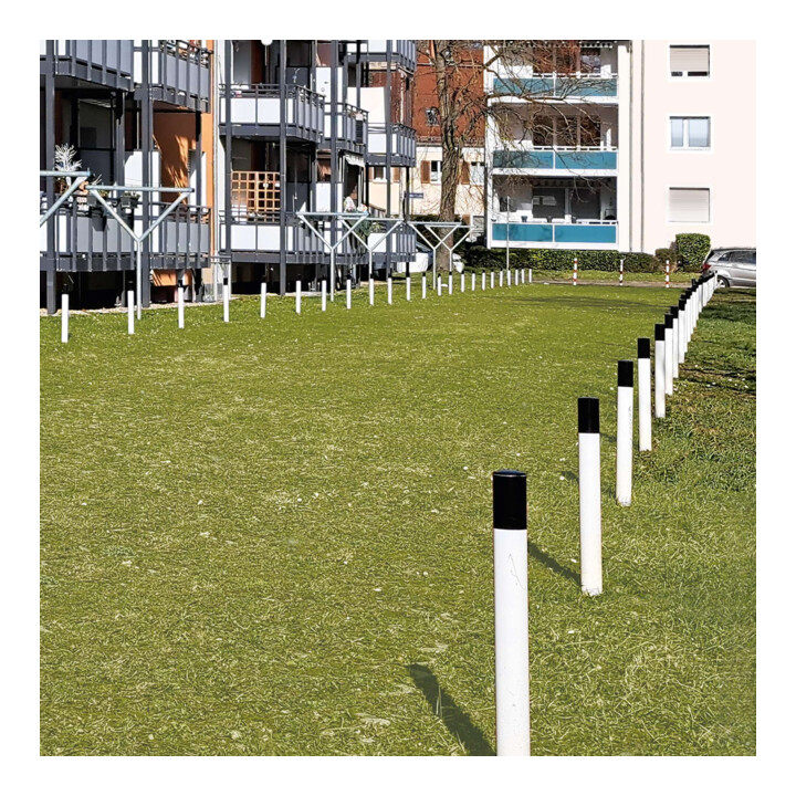 MORAVIA Poteau de pompier en acier galvanisé blanc avec tête noire à sceller dans le béton
