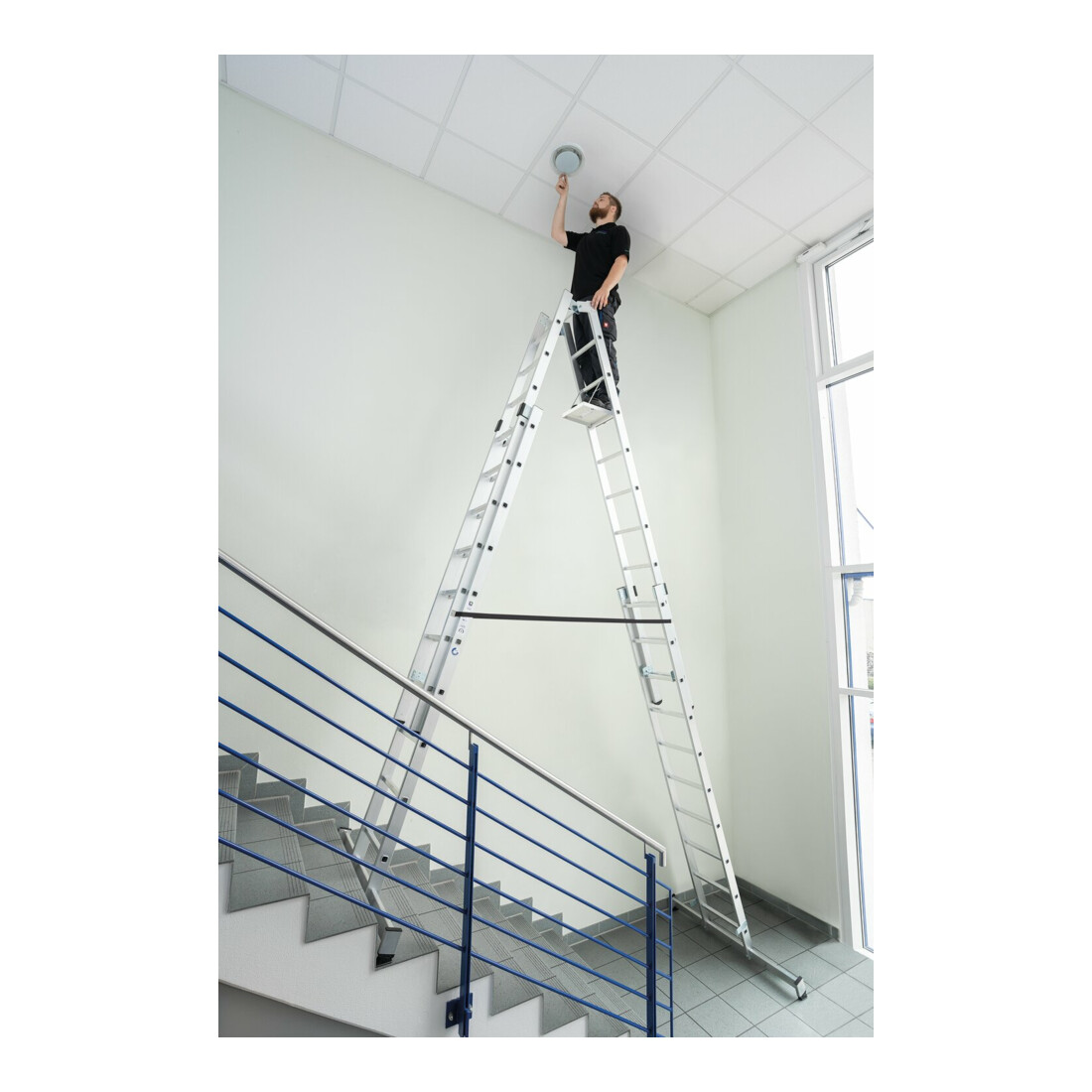 MUNK Aluminium-Stehleiter 4-teilig nivello®-Traverse 4 x 12 Sprossen