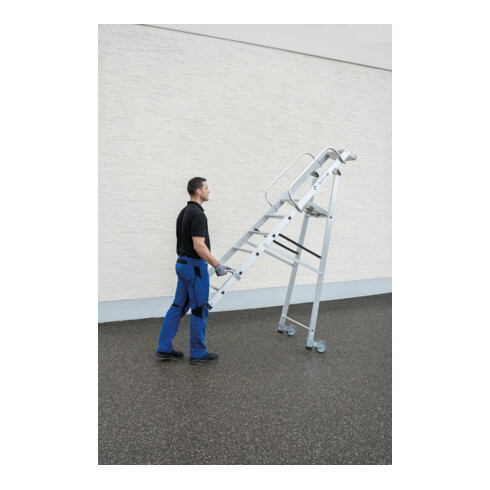 MUNK Aluminium-Stufenstehleiter einseitig begehbar mit Rollen und Griff