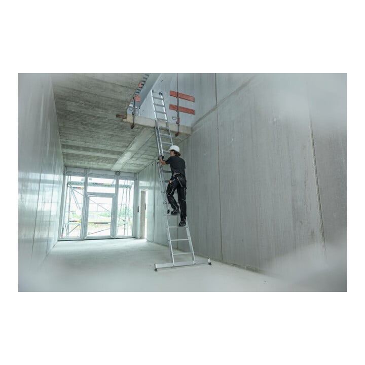 MUNK Stufen-Mehrzweckleiter 3-teilig mit nivello®-Traverse und clip-step R13 3x8 Stufen