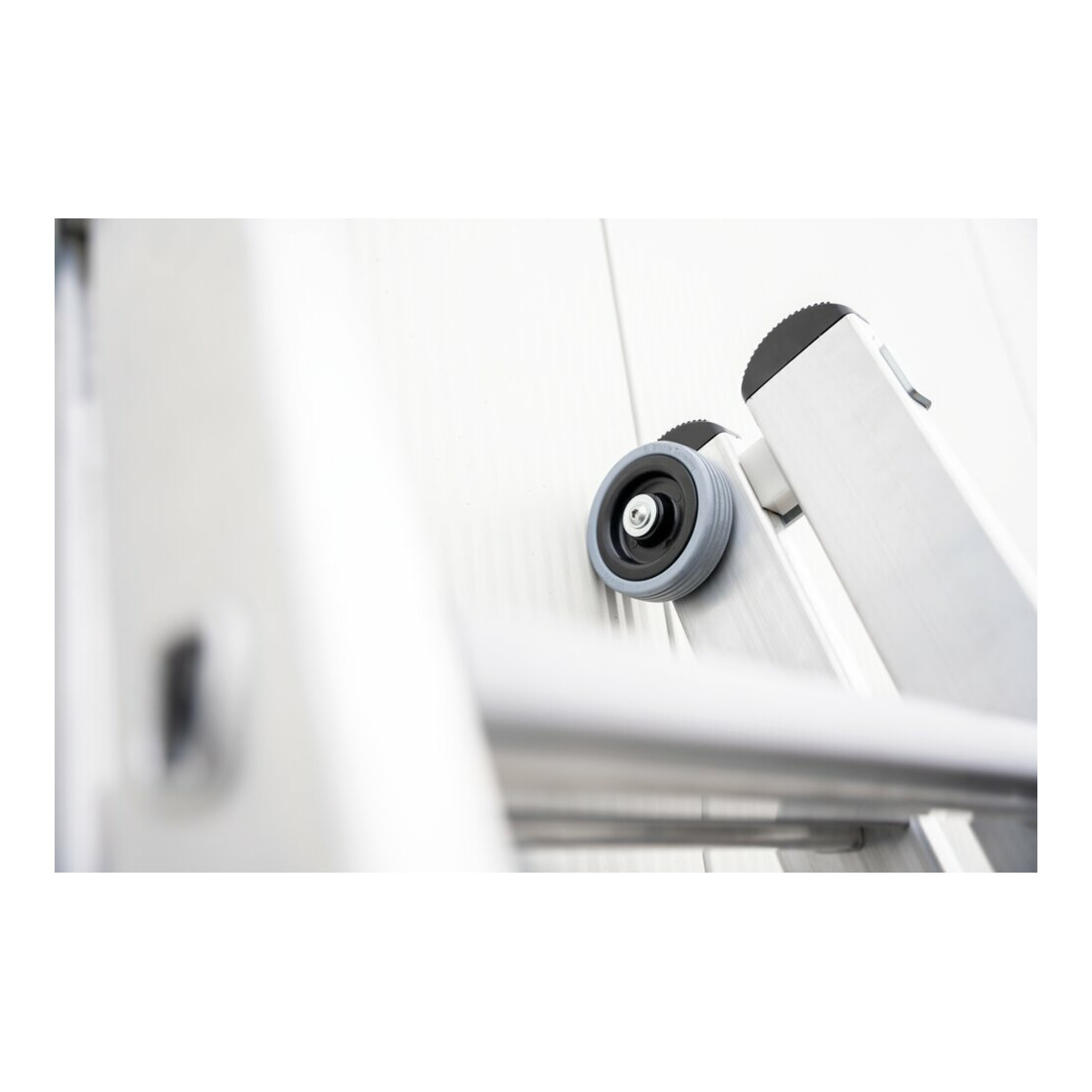 MUNK Stufen-Seilzugleiter 2-teilig mit nivello® Traverse und clip-step R13 2x12 Stufen
