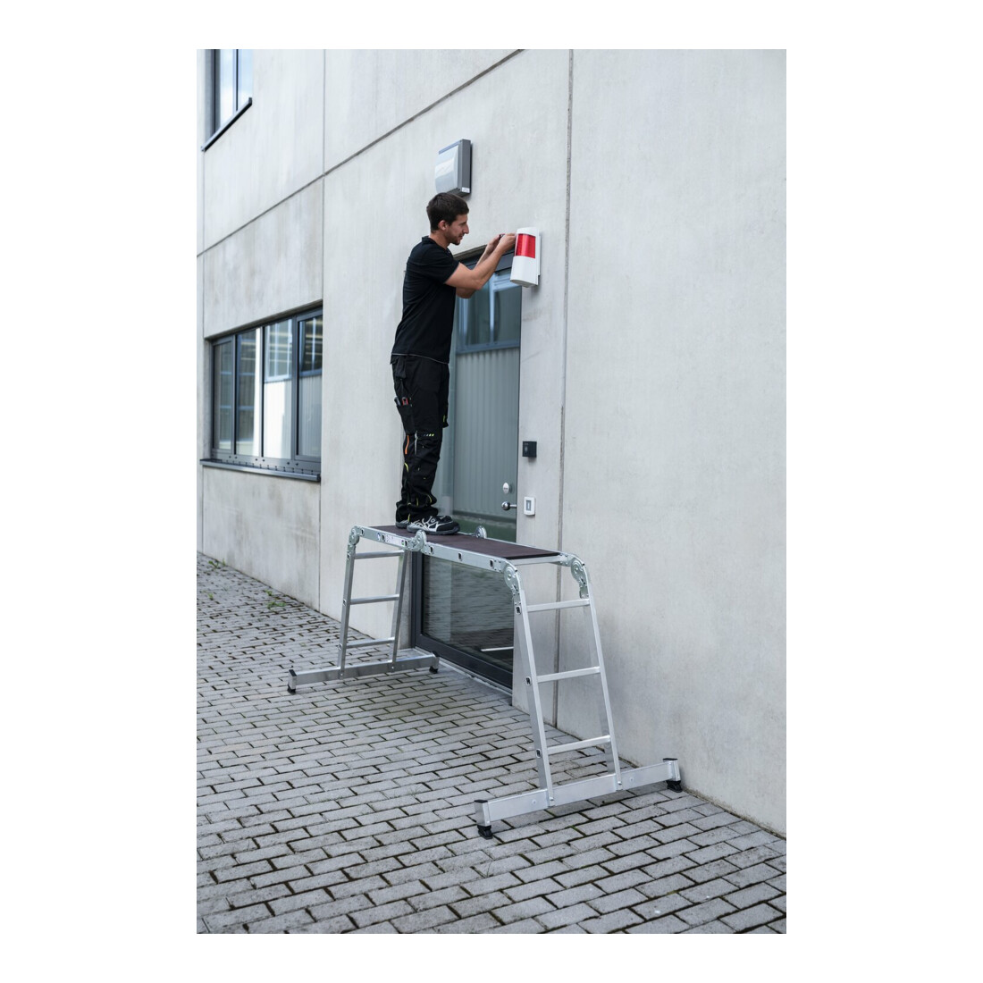 MUNK Vielzweckleiter 4-teilig mit nivello®-Traverse und Holzbelag