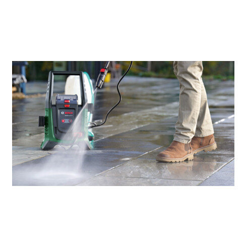 Nettoyeur haute pression sans fil UniversalAquatak 36V-100 de Bosch, 1 x batterie 36V 4,0Ah