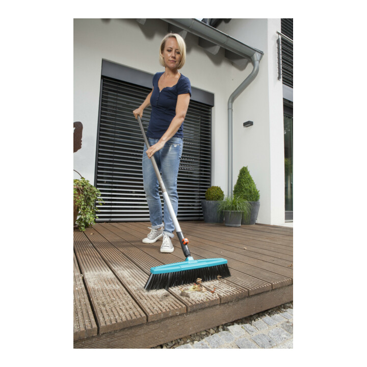 Offre complète combisystem GARDENA (balai de rue + brosse à joints M + manche)