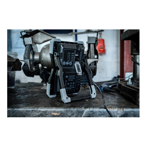 Oplaadbare LED-schrijnwerper RUFUS 3010 MA, 3000lm, IP65, met Bluetooth®-luidspreker