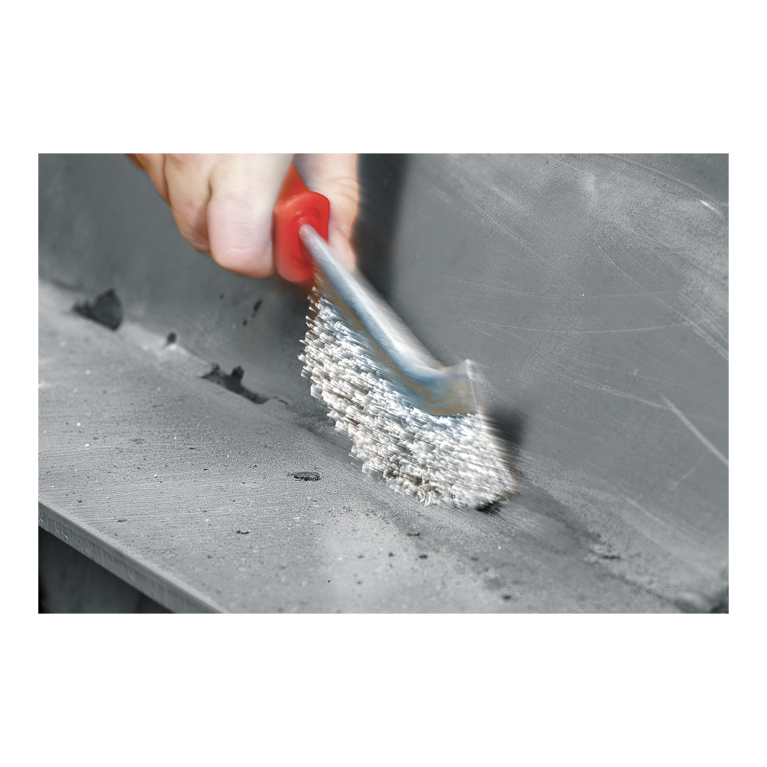 Osborn Spazzola manuale universale 265/140, filo d'acciaio crimpato 0,30 T25 manico in plastica rosso