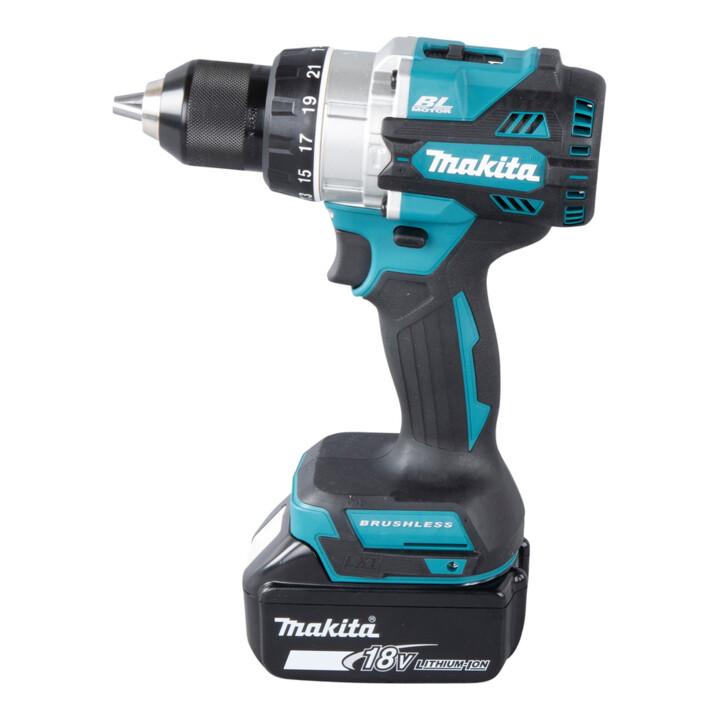 Perceuse à percussion sans fil Makita 18V / 5.0 Ah, 2 batteries + chargeur en MAKPAC DHP486RTJ