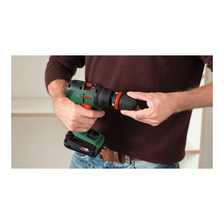 Perceuse-visseuse à percussion 2 vitesses sans-fil AdvancedImpact 18 Bosch, 2x batteries et chargeur inclus