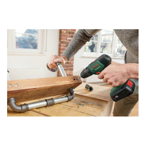 Perceuse-visseuse à percussion 2 vitesses sans-fil UniversalImpact 18V Bosch, 2x batteries et chargeur inclus