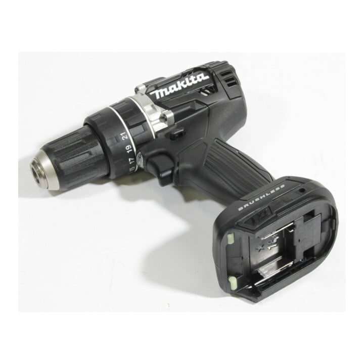 Makita Perceuse-visseuse à percussion sans fil 18V / 5,0 Ah, 4 batteries + chargeur dans MAKPAC