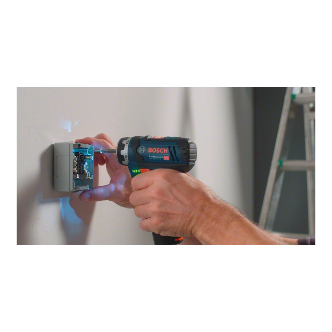 Perceuse-visseuse sans fil BOSCH à mandrin interchangeable GSR1215FC +L-BOXX