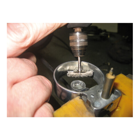 PFERD Miniatur- Rundbürste RBU Ø22x2 mm Schaft-Ø2,34 mm Aluminium-Oxid-Filament-Ø0,30 Korn 600
