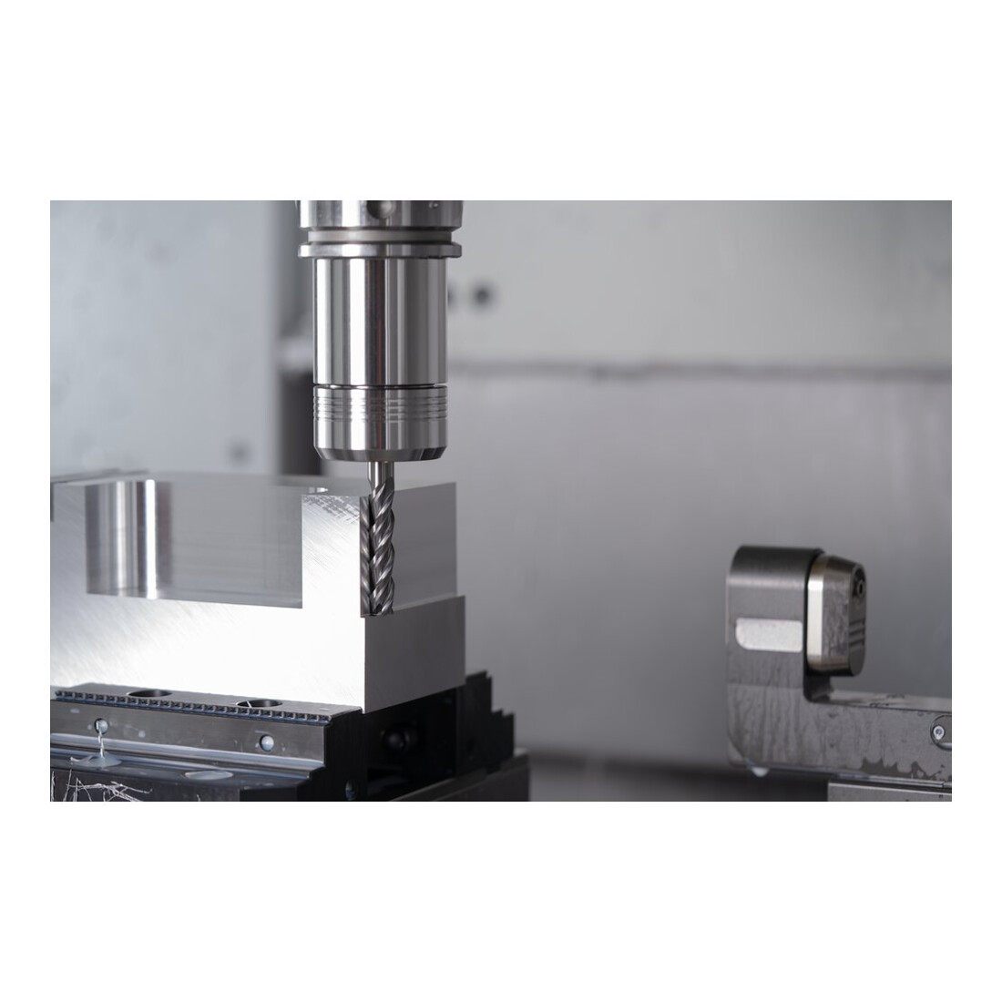 PFERD TOOLS Fraise VHM Ø10 mm, 3 dents, >4xDC, chanfrein 0,2 mm, non revêtue, tige HA, Performance Aluminium