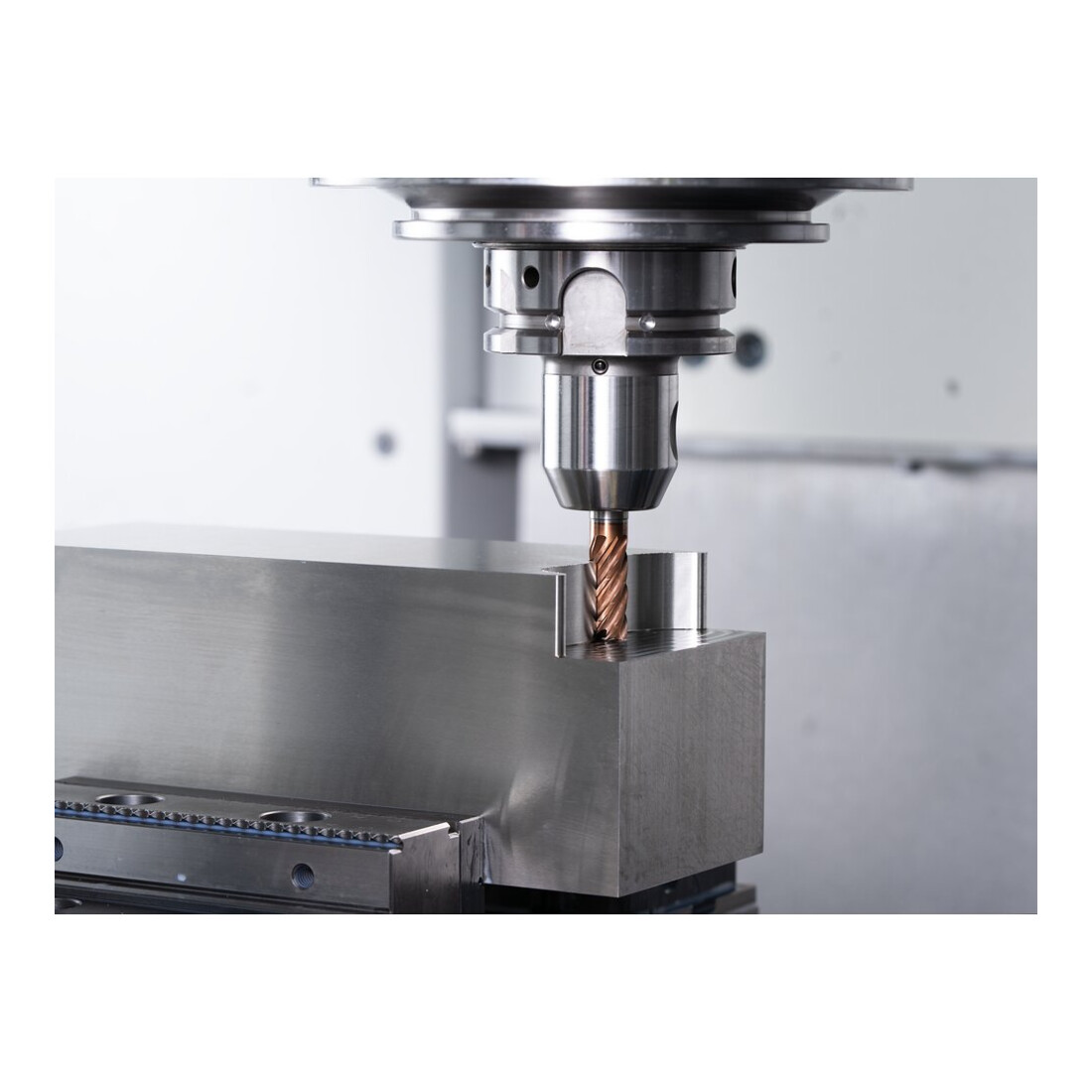 PFERD TOOLS Fraise VHM Ø10 mm, 5 dents, avec diviseur de copeaux, 2xDC, rayon 0,5 mm, revêtement AlTiN / TiSiXN, queue HB, Performance inoxydable