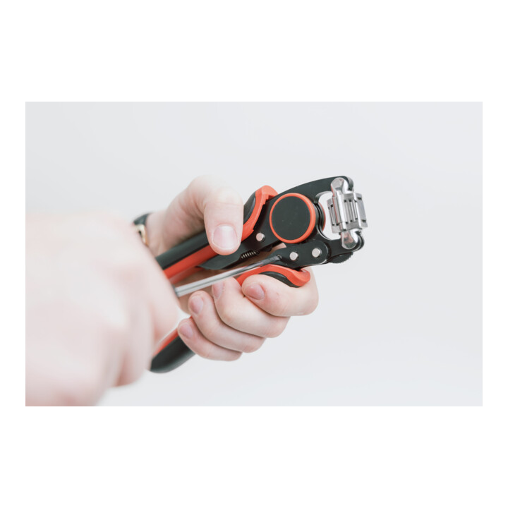 Pince à sertir automatique Wiha pour embouts de fils sertissage carré, avec tête de sertissage rotative (45223)