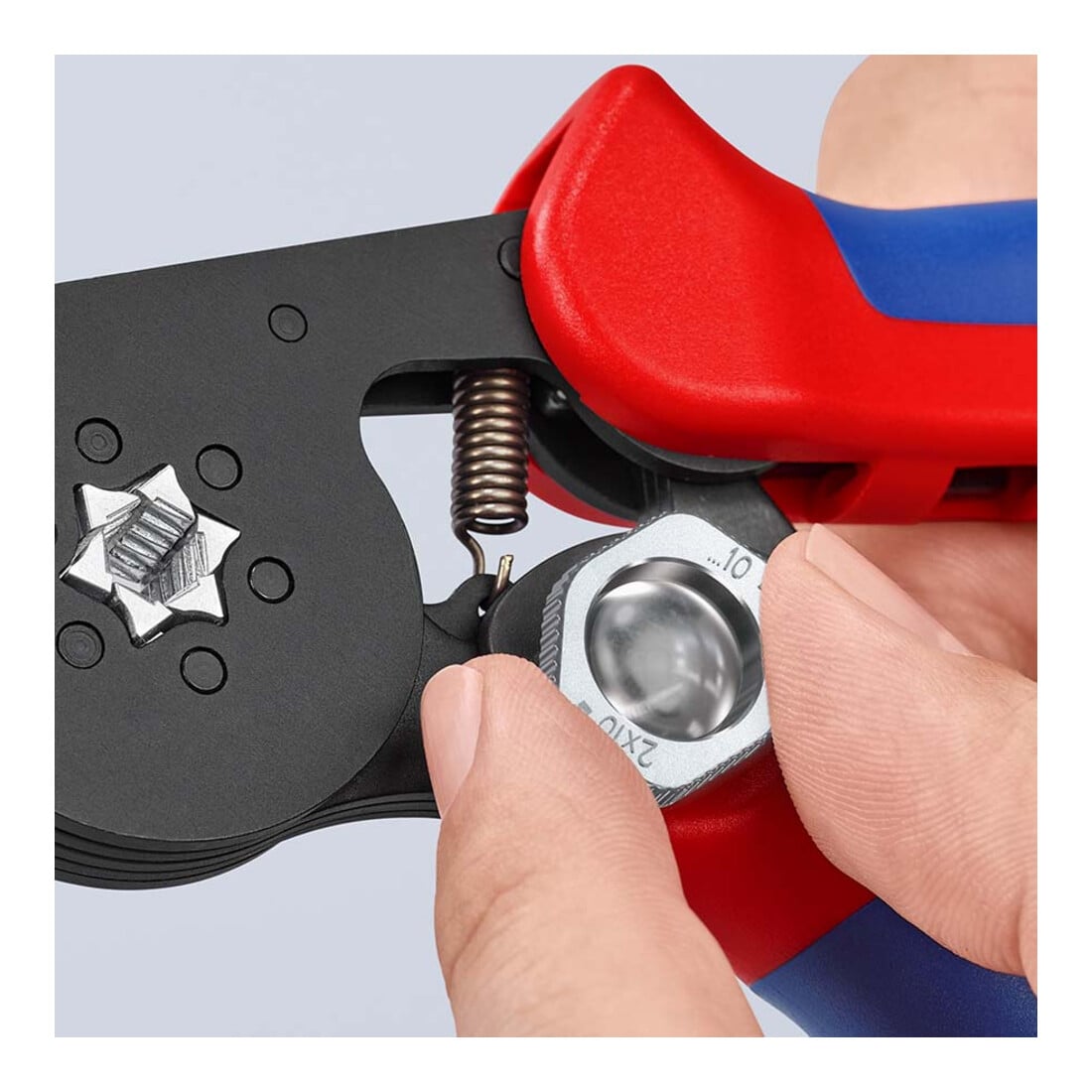 Pinces à sertir auto-ajustables pour embouts de câble, avec accès latéral Knipex
