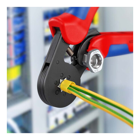 Pinces à sertir auto-ajustables pour embouts de câble, avec accès latéral Knipex