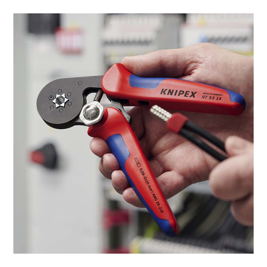 Pinces à sertir auto-ajustables pour embouts de câble, avec accès latéral Knipex