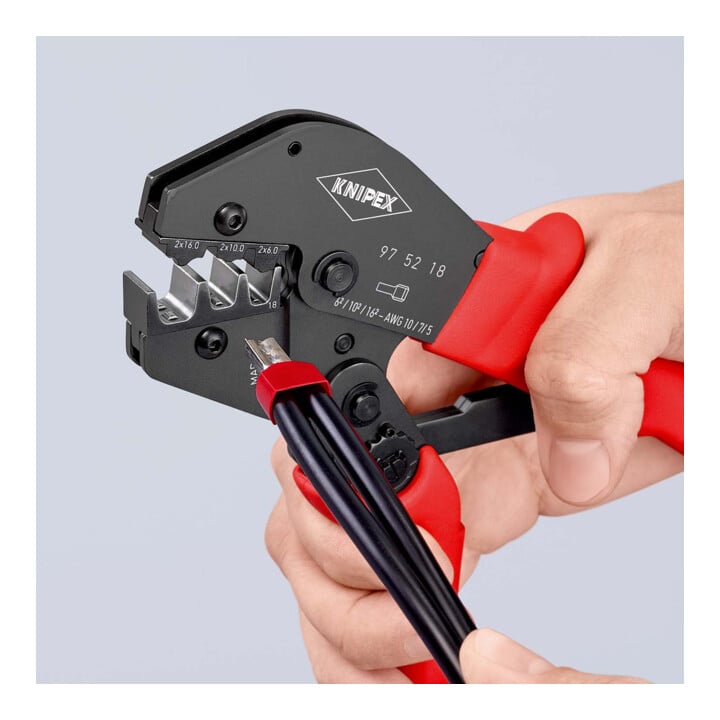 Pinces à sertir, également pour prise à deux mains Knipex