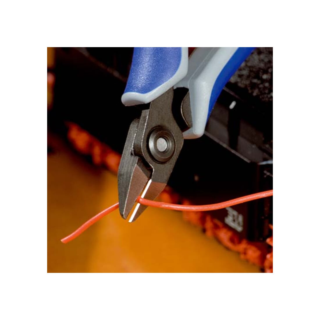 Pinces coupantes de côté de précision pour l'électronique Knipex