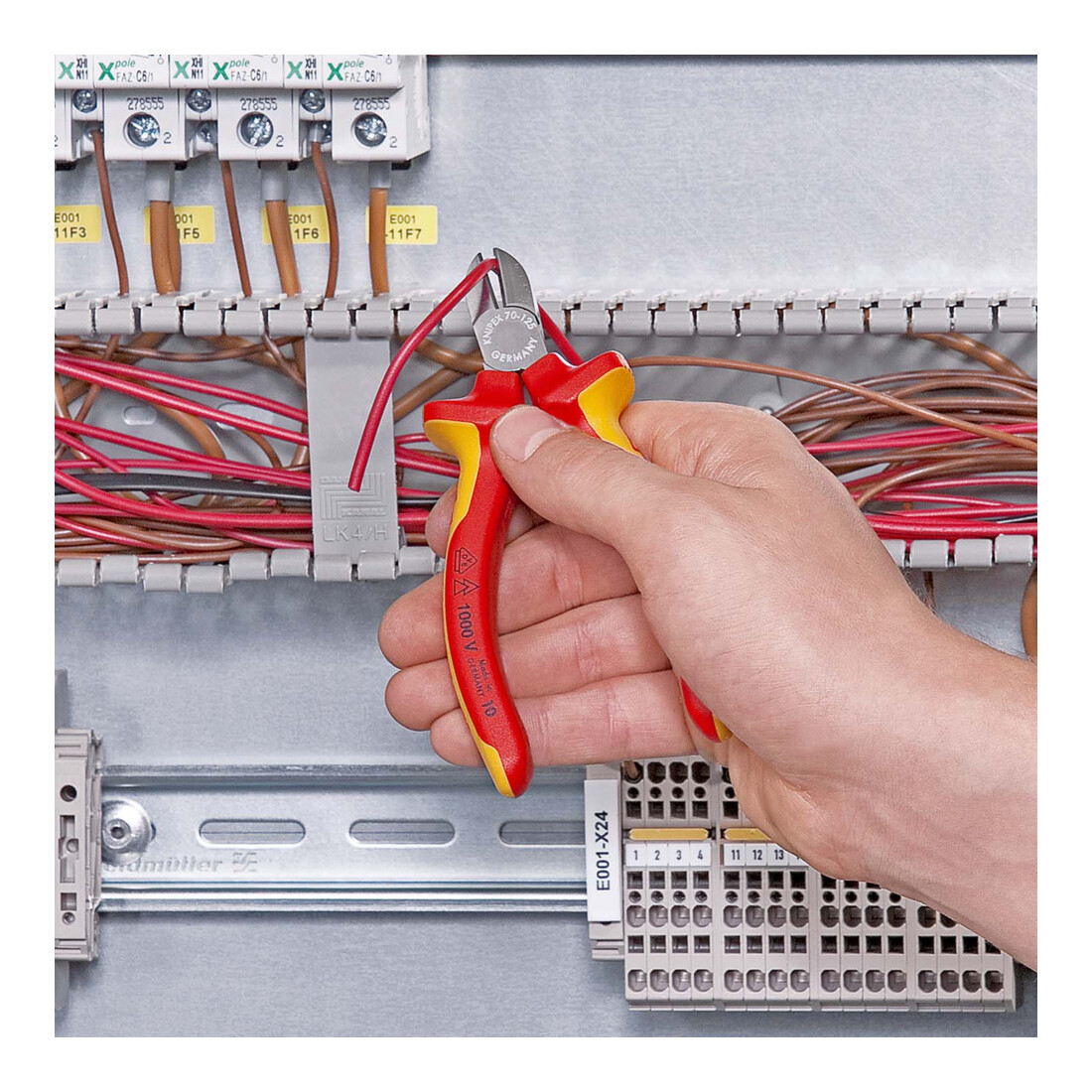 Les pinces coupantes latérales Knipex testées par le VDE