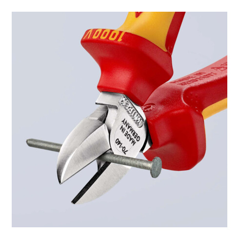 Les pinces coupantes latérales Knipex testées par le VDE