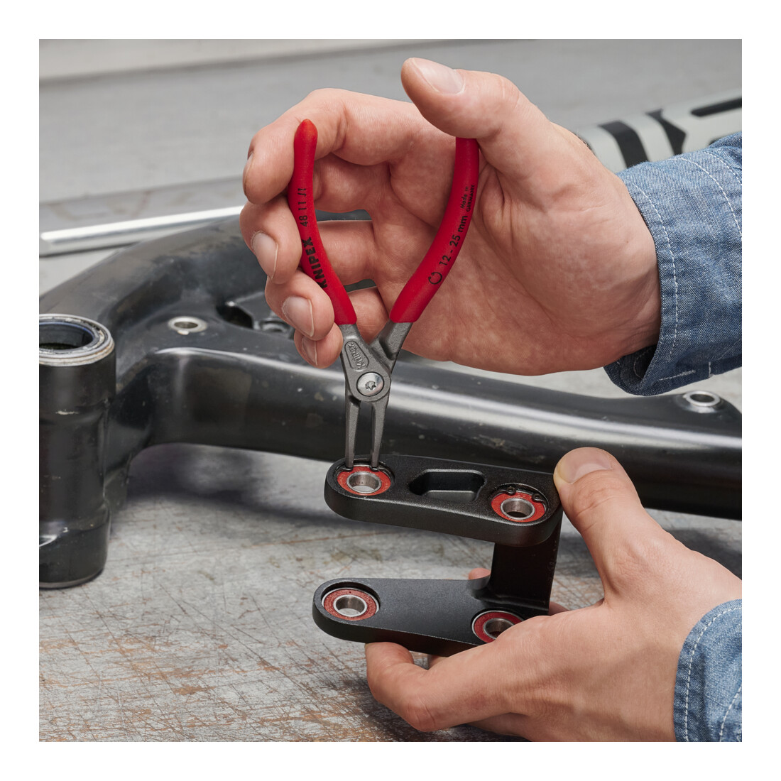 Circlip pinces ger. J 4 atrament gris. Knipex