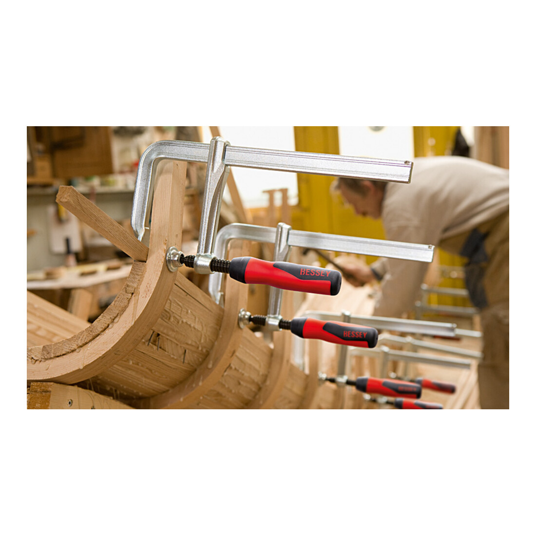 Poignée bi-matière 2K et rotule amovible en acier avec protections Bessey
