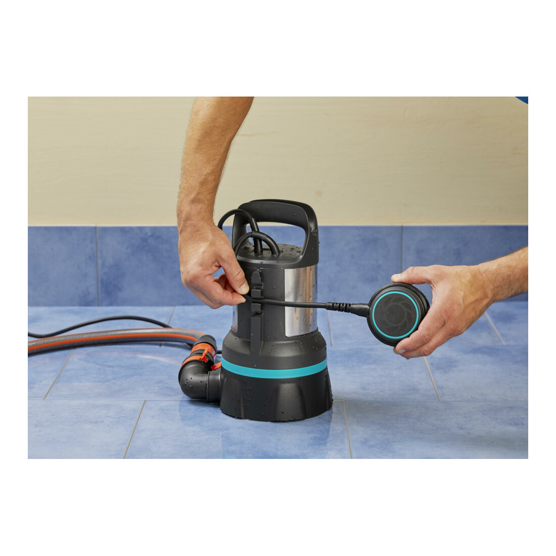 Pompe submersible à eau claire 11000 GARDENA