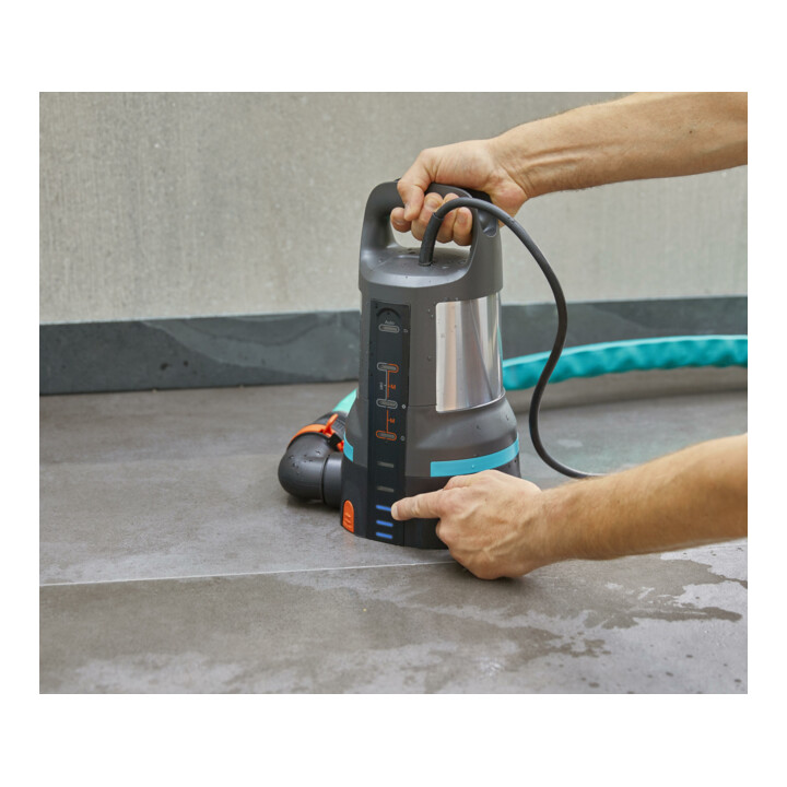 Pompe  submersible pour eau claire 11000 Aquasensor GARDENA