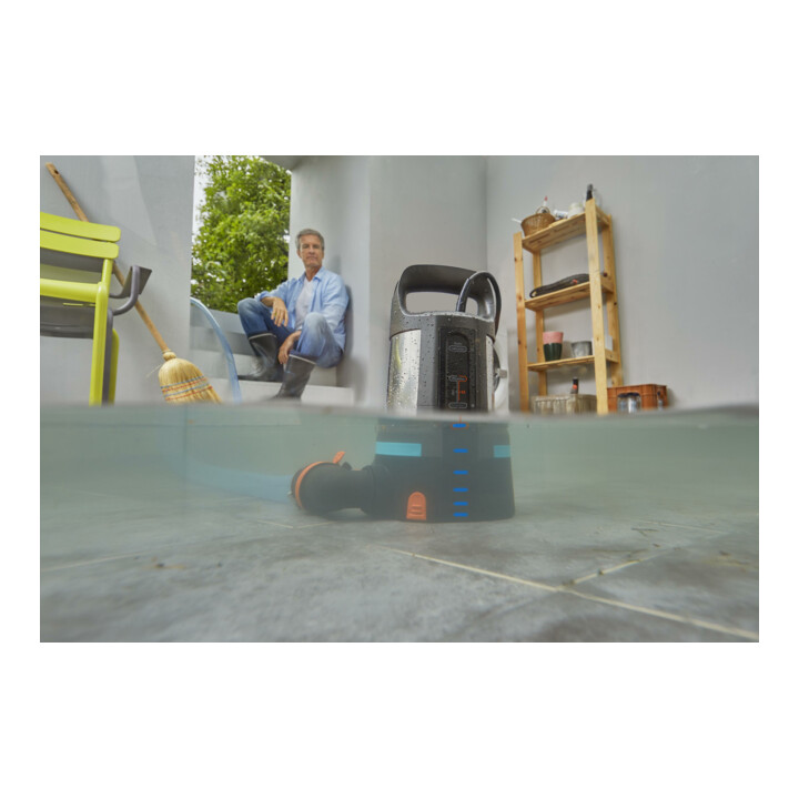 Pompe  submersible pour eau claire 11000 Aquasensor GARDENA