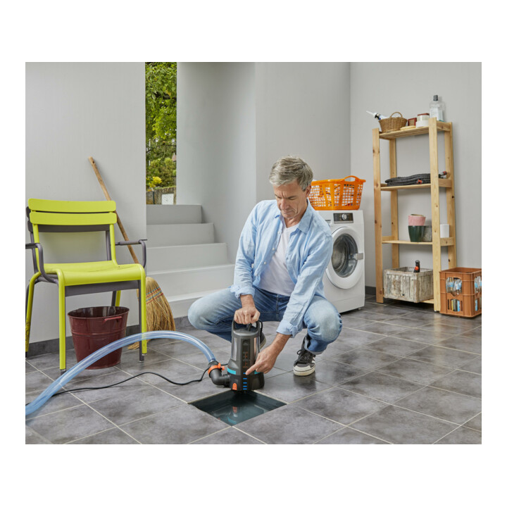 Pompe submersible pour eau claire 17000 Aquasensor GARDENA