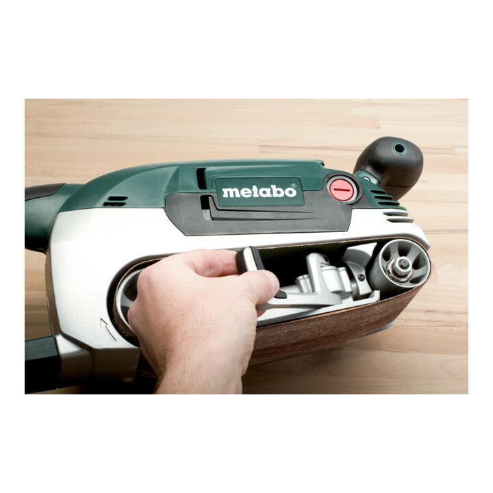 Ponceuse à bande Metabo BAE 75 avec support de machine ; boîte en carton