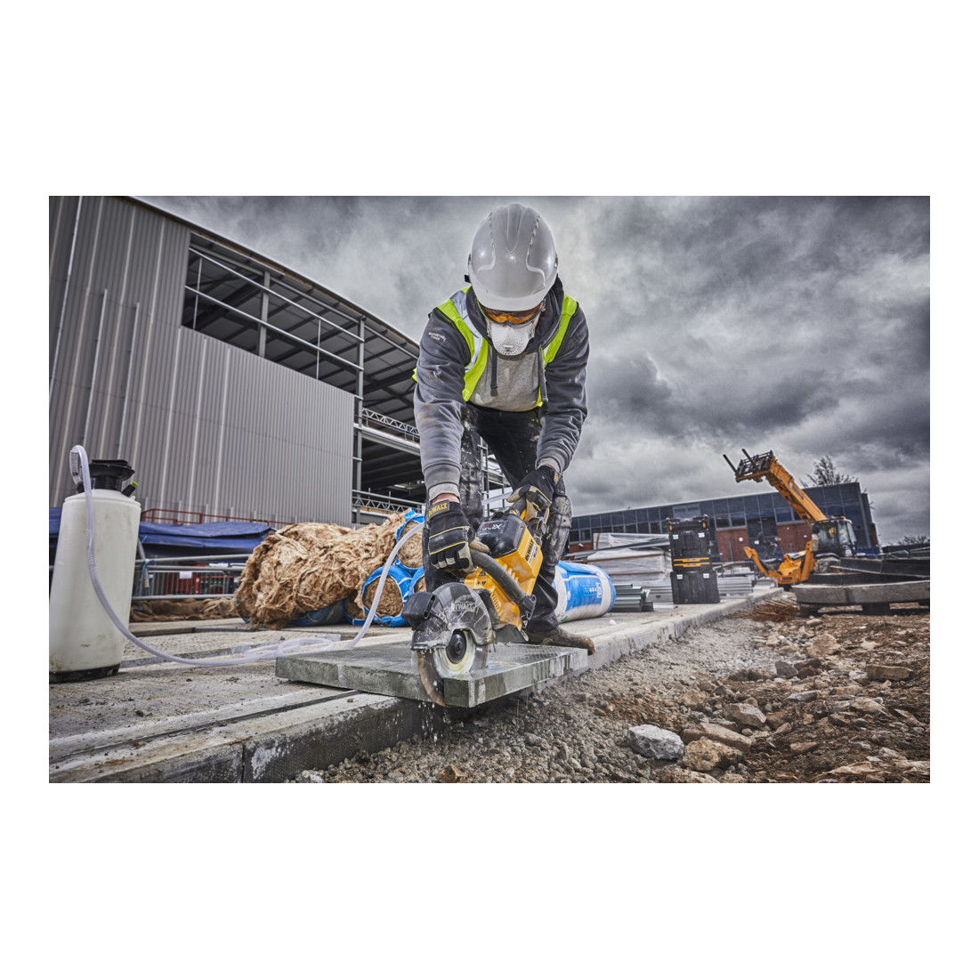 Ponceuse à tronçonner sans fil DEWALT 230mm, 54V, version de base DCS690N-XJ