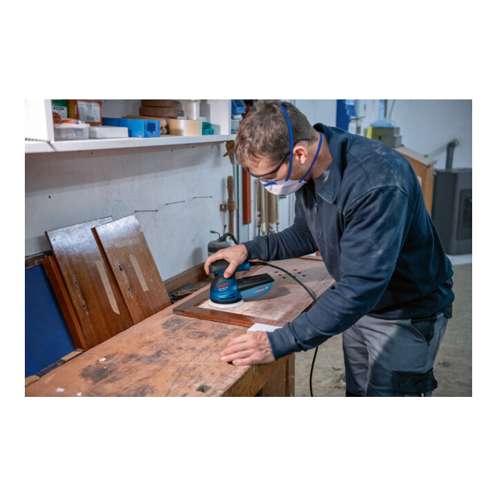 Ponceuse en orbite aléatoire Bosch GEX 125-1 AE, avec 3 x feuille abrasive C470, dans une mallette d'artisan