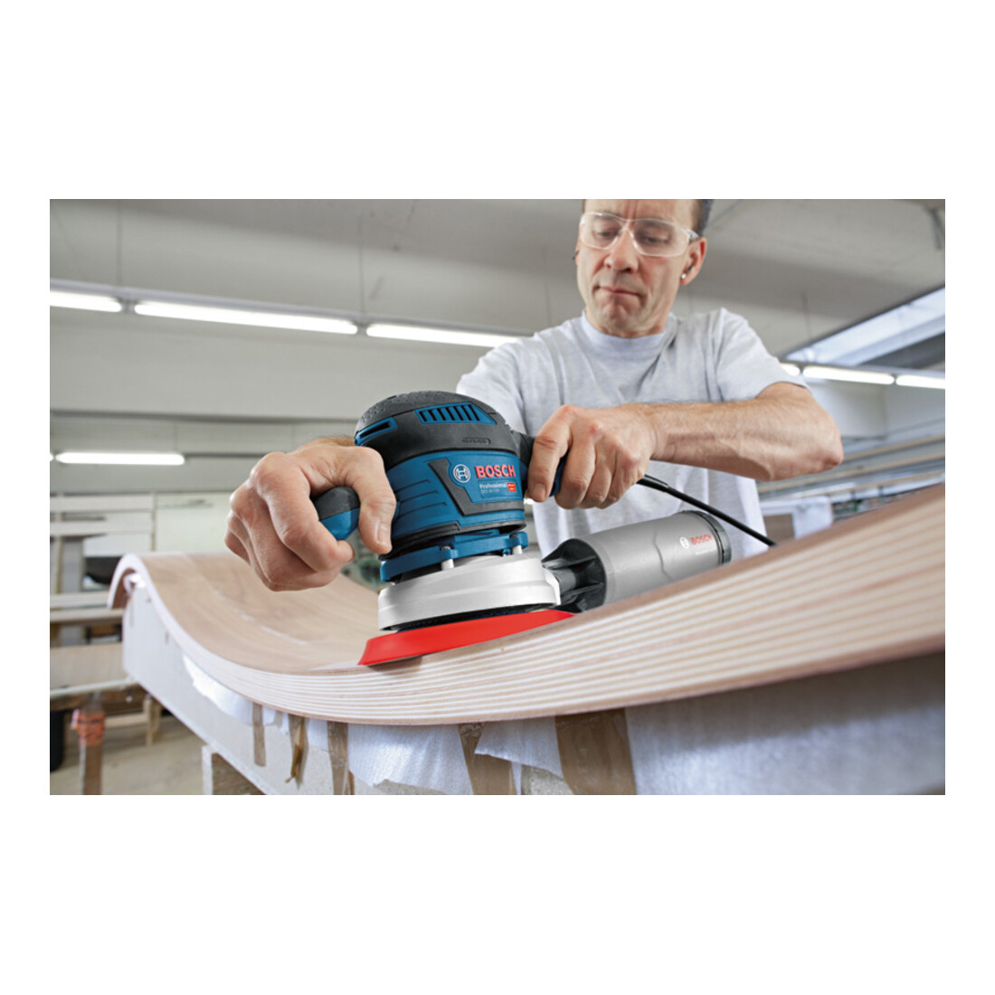 Ponceuse excentrique Bosch GEX 40-150 avec 1 x feuille abrasive à trous multiples C470