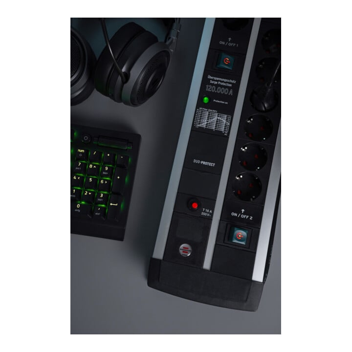 Premium-Protect-Line 120.000A Überspannungsschutz-Steckdosenleiste mit USB-Ladefunktion 14-fach DUO 3m H05VV-F 3G1,5