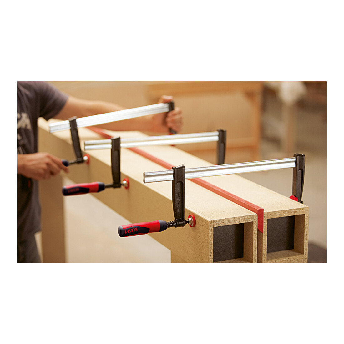 Presse à vis en fonte malléable TPN avec poignée bi-matière de synthèse Bessey