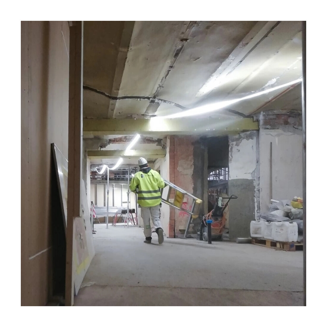 Projecteur de chantier à bande de LED STIER, 15 m, 13 500 lm, 6 400 K