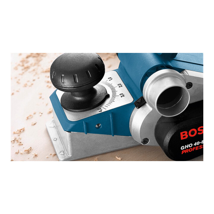 Rabot Bosch GHO 40-82 C avec mallette d'ouvrier