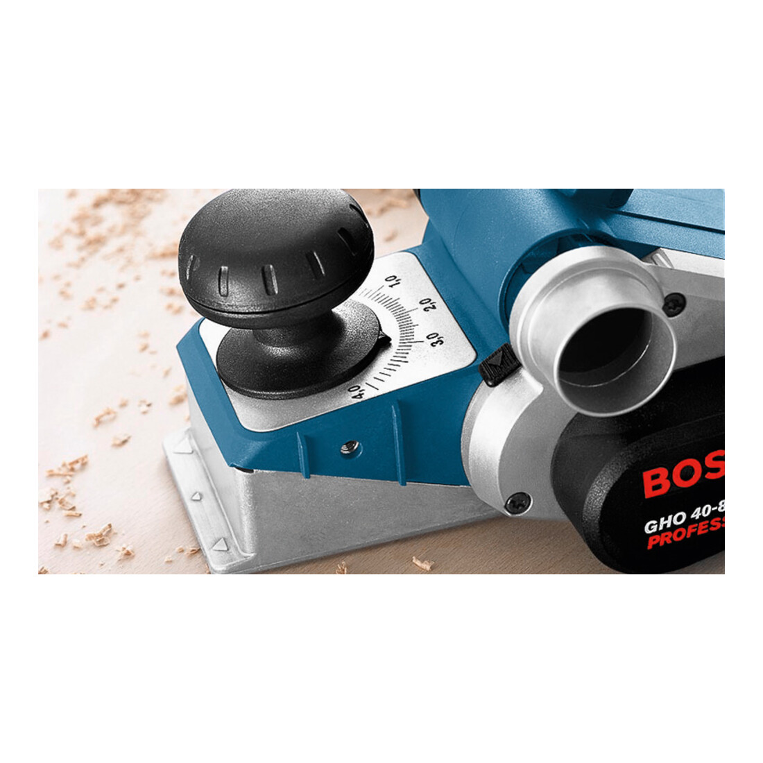 Rabot Bosch GHO 40-82 C avec mallette d'ouvrier