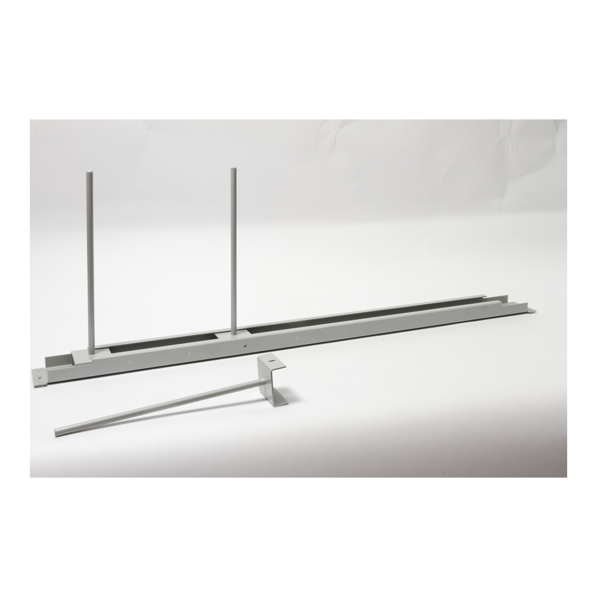 Regalwerk BERT-Fachteilerstab 600 mm C-Profil mit Dorn Ø 10 mm RAL 9006 weissaluminium