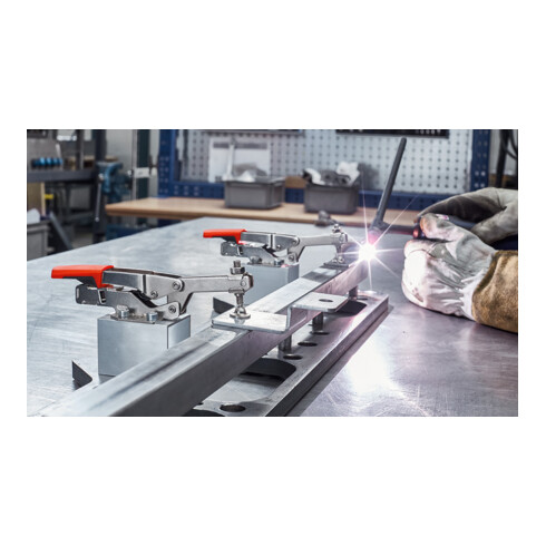 Sauterelle à serrage vertical et levier horizontal avec bras ouvert et platine de fixation horizontale STC-HH Bessey