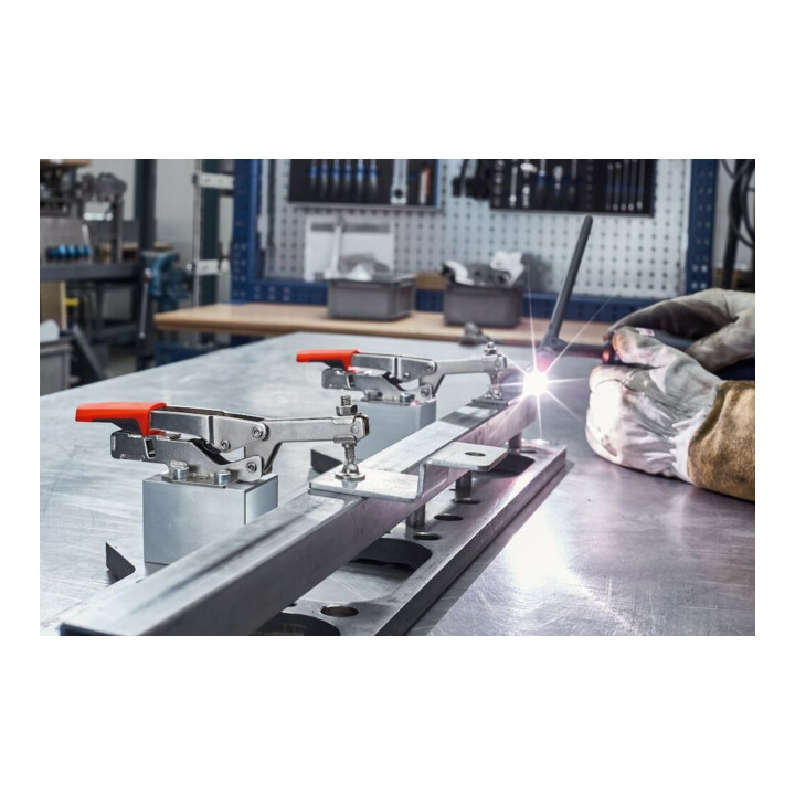 Sauterelle à serrage vertical et levier horizontal avec bras ouvert et platine de fixation horizontale STC-HH Bessey