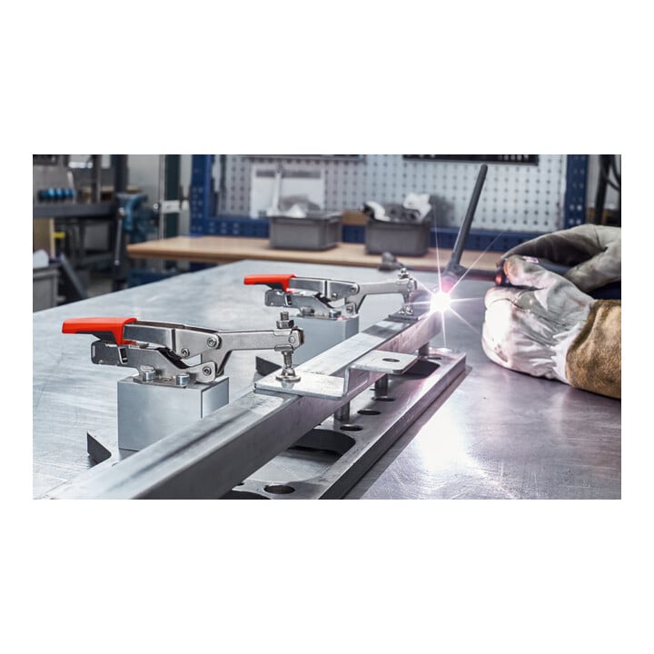 Sauterelle à serrage vertical et levier horizontal avec bras ouvert et platine de fixation horizontale STC-HH Bessey