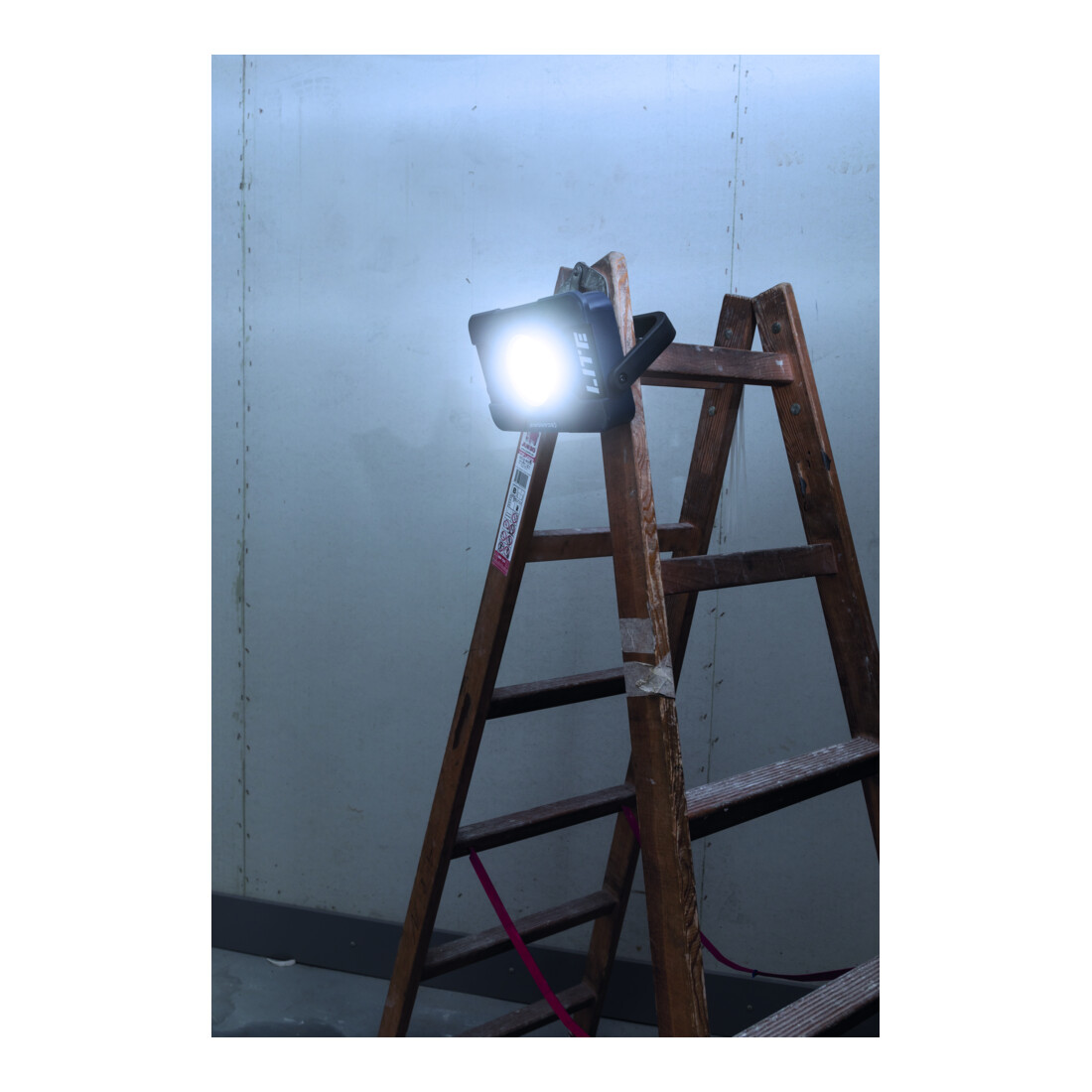 Scangrip Akku-LED-Baustrahler FLOOD LITE M mit bis zu 2000 Lumen