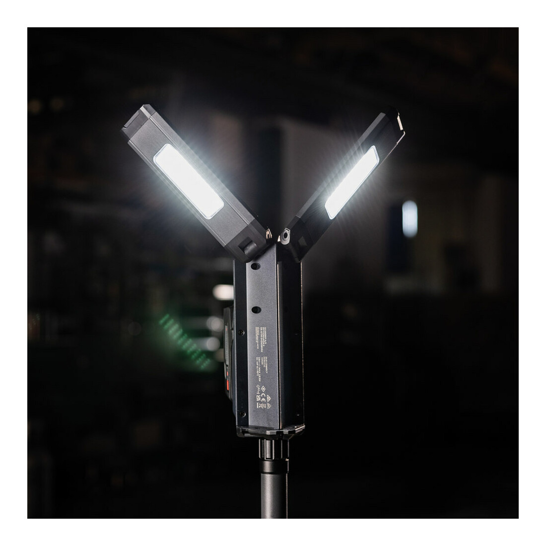 SCANGRIP Projecteur à ailes sans fil TOWER COMPACT CONNECT 1250-2500 lumens sans batterie