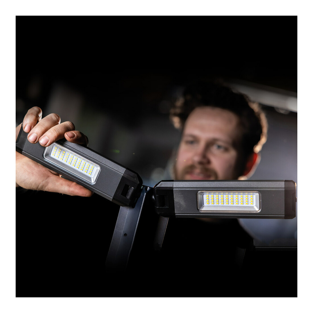 SCANGRIP Projecteur à ailettes sans fil DUO CONNECT 1250-2500 lumens sans batterie