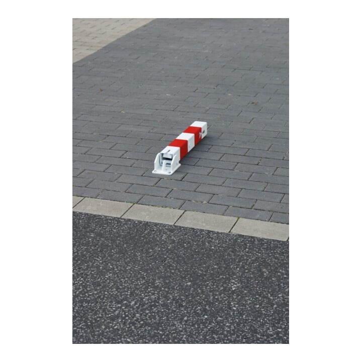 Schake Absperrpfosten Typ 4715FU, umlegbar, Vierkantrohr 70x70 mm, Überflur 500 mm für Dübelbefestigung + Dreikantverschluß feuerverzinkt