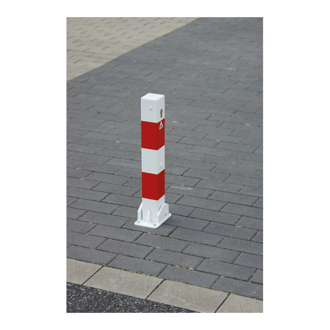 Schake Absperrpfosten Typ 4715FUB, umlegbar, Vierkantrohr 70x70mm, Überflur 500 mm, für Dübelbefestigung + Dreikantverschluß, weiß / rot